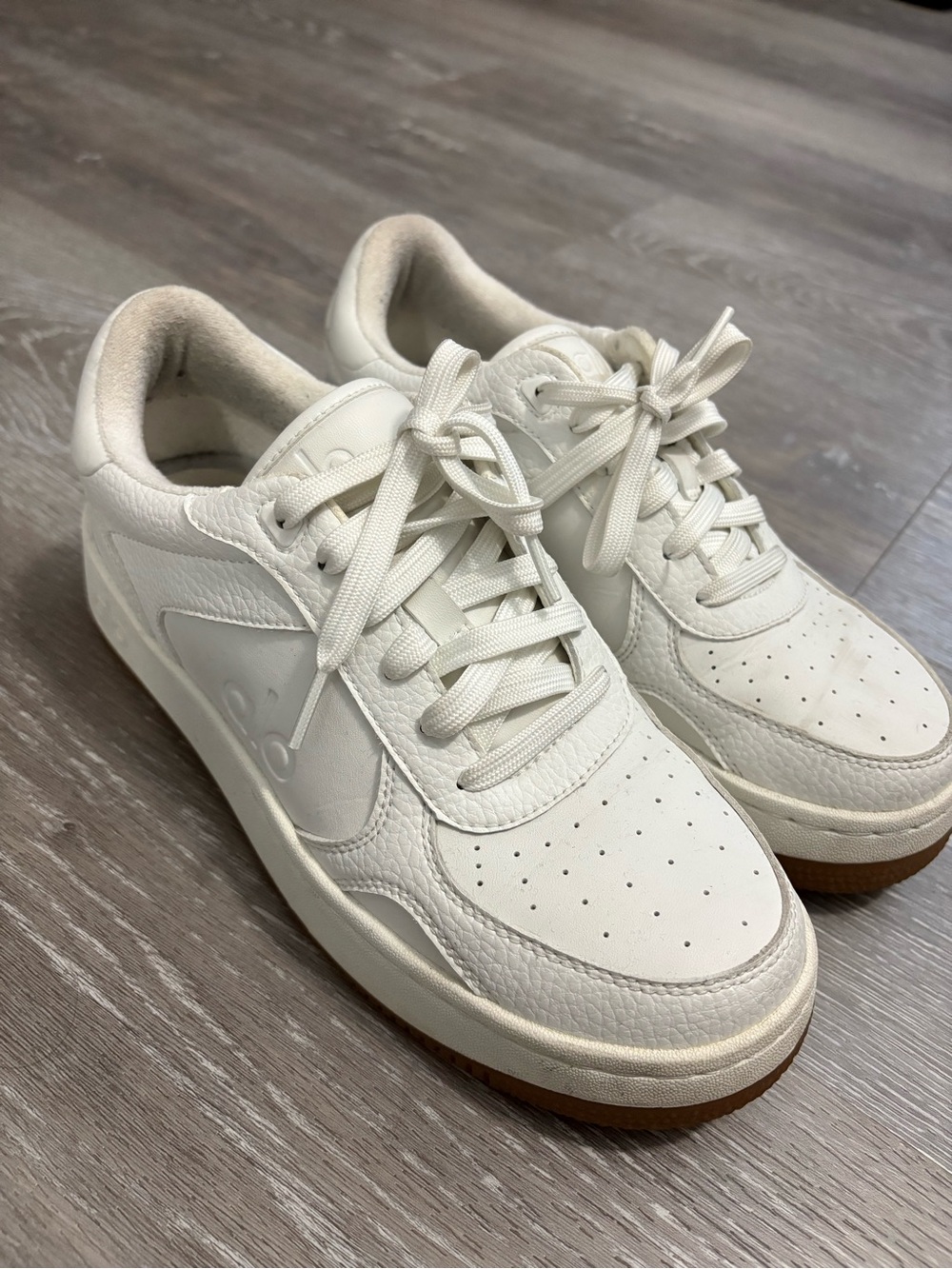 ALO Yoga Women's White Low-Top Athletic Sneakers